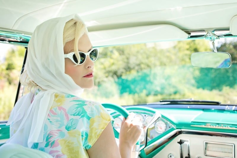 vintage-1950s-pretty-woman-vintage-car